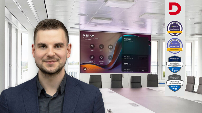 DEKOM Mitarbeiter Björn Ihssen, im Hintergrund ein Boardroom und vier Microsoft Zertifizierungen